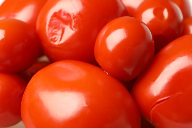 Eingelegte rote Tomaten, Nahaufnahme und selektiver Fokus