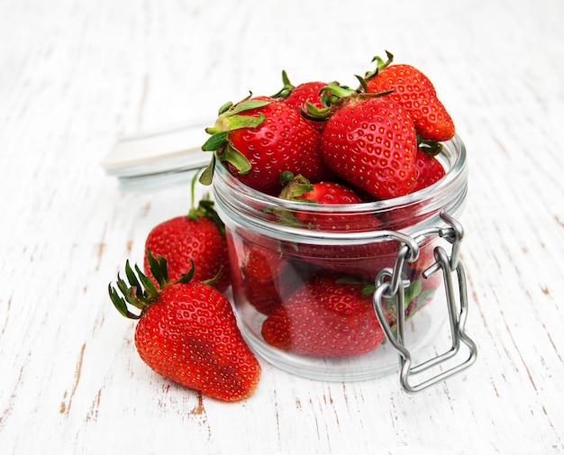 Einmachglas mit Erdbeeren