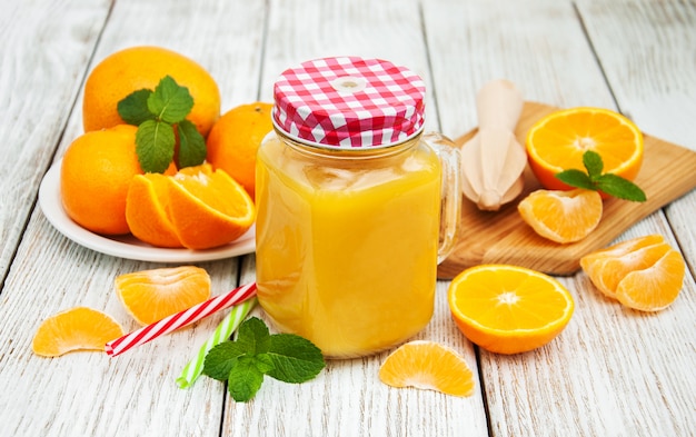 Einmachglas mit Orangensaft