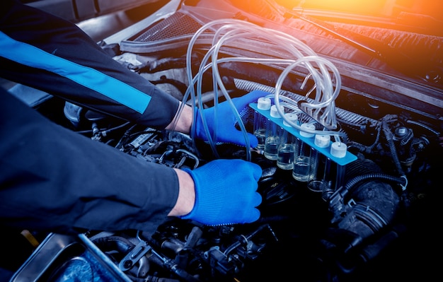 Einspritzdüsen reinigen. Autoreparatur.