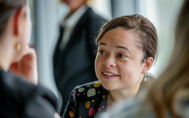 Foto einstellungsgespräch mit einem kandidaten mit geistiger behinderung für ein inklusives und gleichberechtigtes unternehmen