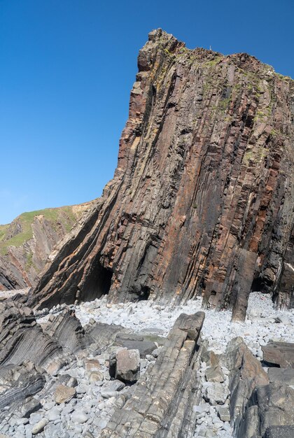 Einzigartige Felsenstruktur am Hartland Quay in North Devon