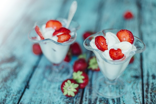 Eis mit Erdbeeren