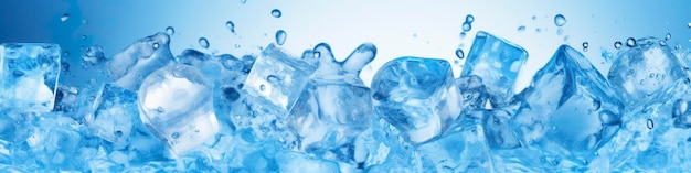 Eis- und Wasserstücke auf blauem Hintergrund