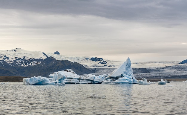 Eisberge in der Jökulsárlón-Gletscherlagune Island