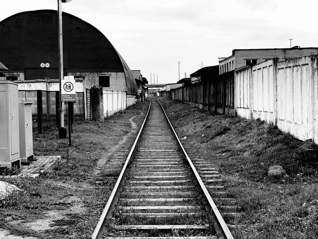 Foto eisenbahn auf dem land