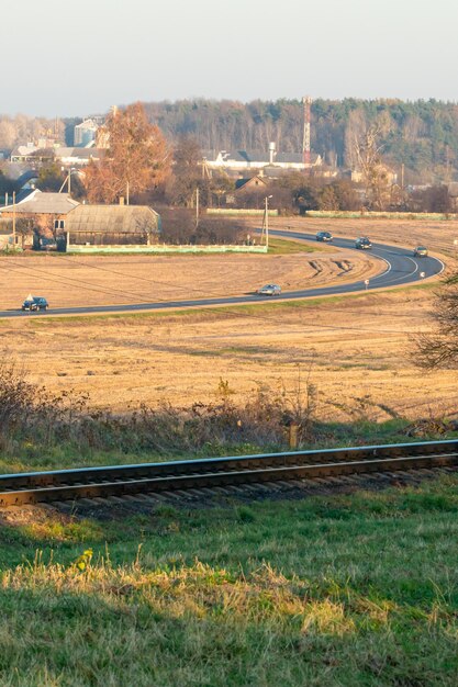 Foto eisenbahn und schwellen nahaufnahme ein wichtiger eisenbahnknotenpunkt in der nähe des bahnhofs für die zugverkehrslogistik zwischen den frachttransporten der städte