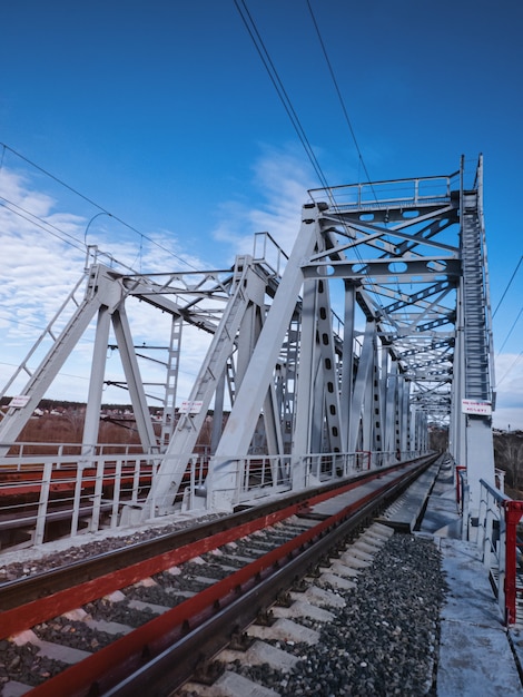 Eisenbahnbrücke aus Metallträgern