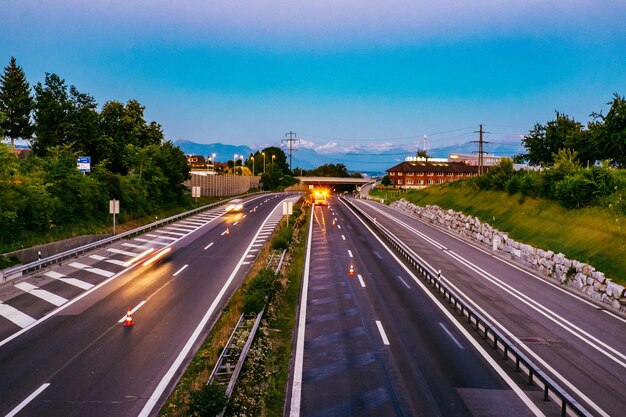 Eisenbahnschienen auf der Straße