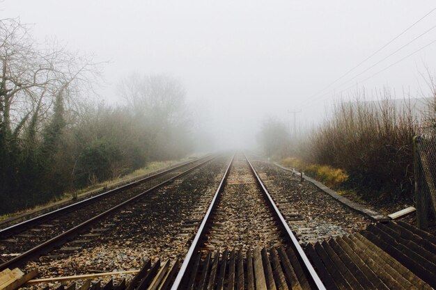 Foto eisenbahnschienen im winter