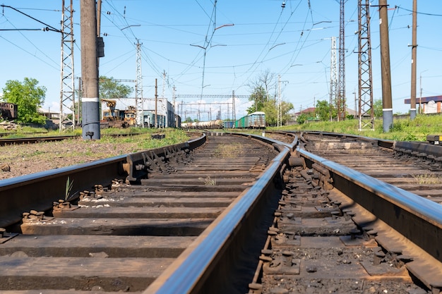 Eisenbahnschilder, Semaphoren und Bahnübergänge, Poti, Georgia.