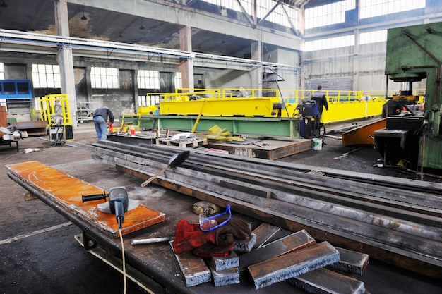 Eisenhütten Stahl und Maschinenteile moderne Fabrikhalle