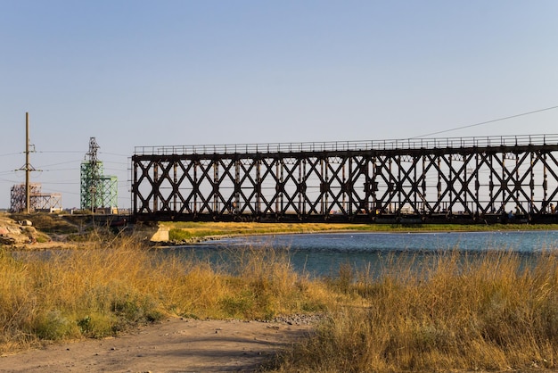 Eiserne Brücke in der Stadt Genichesk, Ukraine