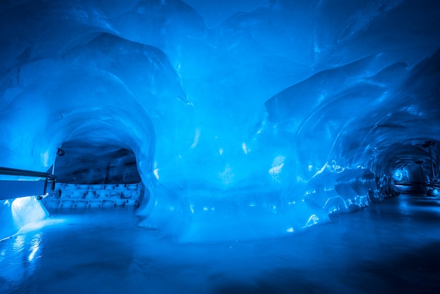 Eishöhle in der Schweiz