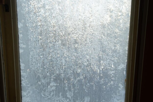 Foto eisiges fenster. eis textur winter hintergrund