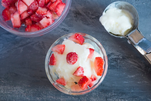 Eisjoghurt mit Erdbeere