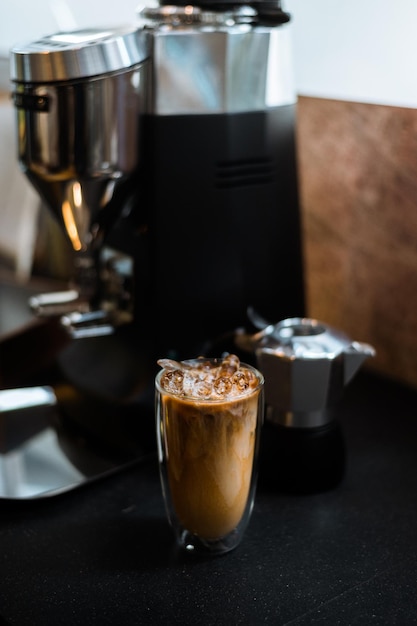 Eiskaffee im Café trinkfertig