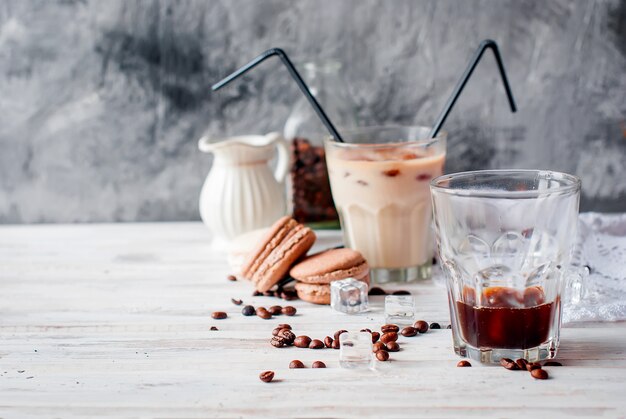 Eiskaffee im Glas mit Eis, Schokolade