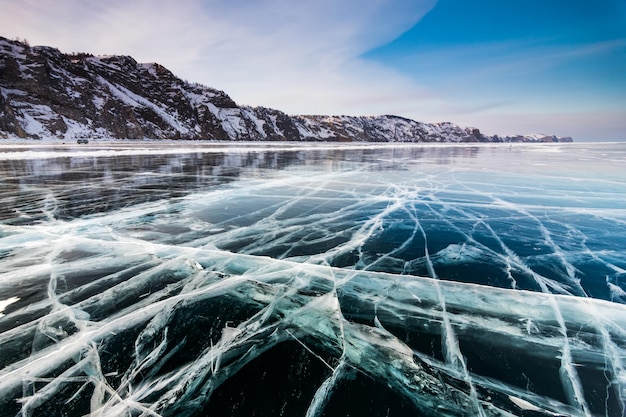 Eismuster auf dem Baikalsee Sibirien Russland