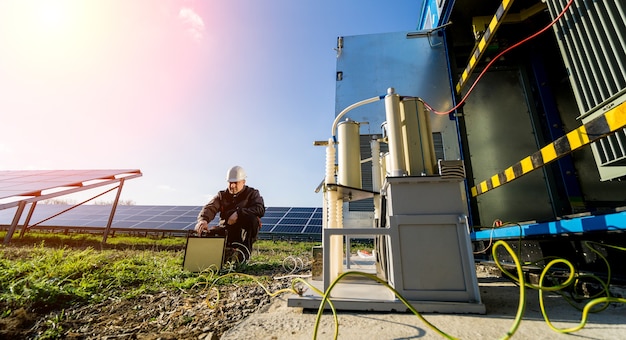 Foto ejecución de trabajos de medida eléctrica en el transformador de potencia