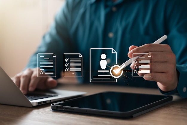Ejecutivos tocan la estructura de red de recursos humanos Gestión y reclutamiento efectivos de recursos humanos Estructura organizativa efectiva Práctica de capacitación y empleo