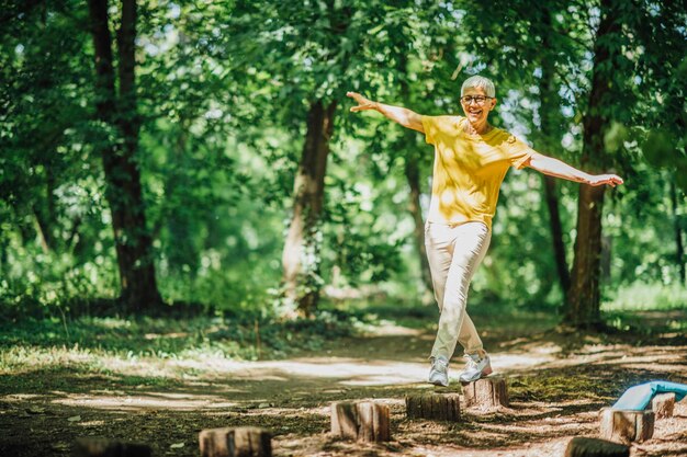 Ejercicio de equilibrio al aire libre