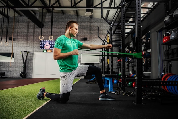 Ejercicios con correas flexibilidad y estabilidad corporal