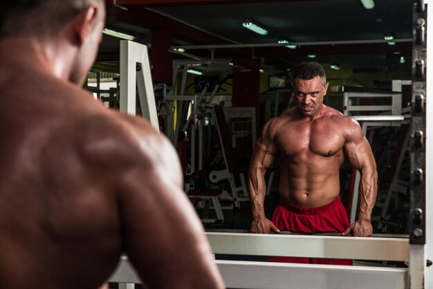 Ejercicios de trampa de entrenamiento del club de salud