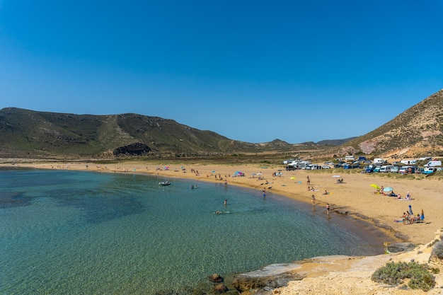 El Playazo de Rodalquilar em Cabo de Gata em um lindo dia de verão, Almeria