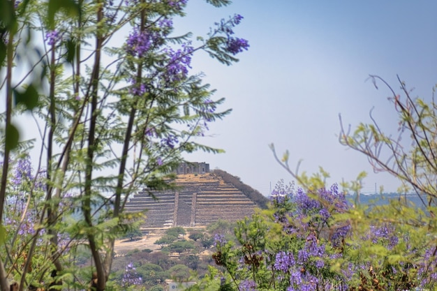 El Pueblito Pyramide Quertaro Mexiko archäologische Zone Maya-Ruinen Hispanic Stadt blauer Himmel Tourist