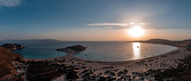 Elafonisos ilha grega Simos Frangos dupla praia de areia visão aérea de drone Peloponeso Grécia