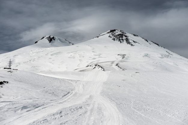 Elbrus na neve. Estação de esqui de inverno
