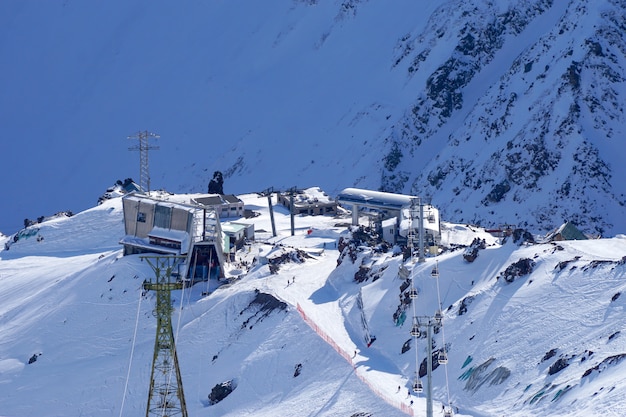 Elbrus Region. Blick vom Gipfel des Elbrus auf die Nordkaukasusstation Mir in Russland