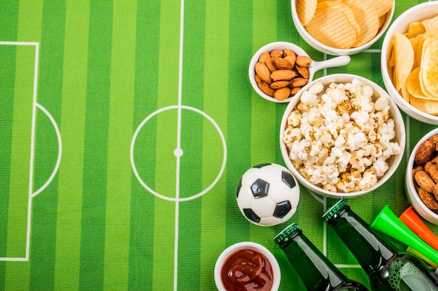 Elección de comida de fiesta para ver el campeonato de fútbol.