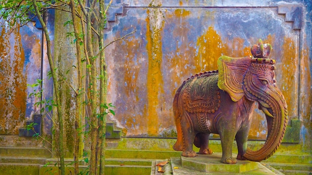 Elefant im buddhistischen Tempel