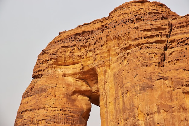 Elefante de piedra en el desierto cerca de Al Ula en Arabia Saudita