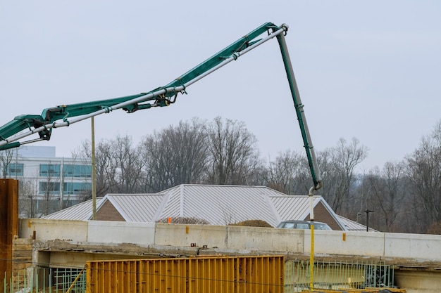 Elefantenkran oder Betonpumpenkran Job Tube