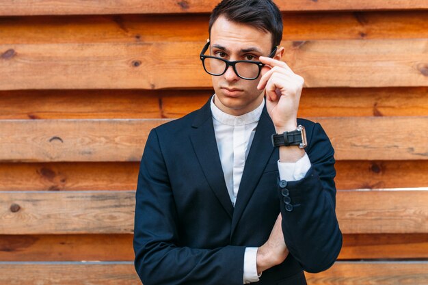 Elegante, bonito, homem em traje clássico,