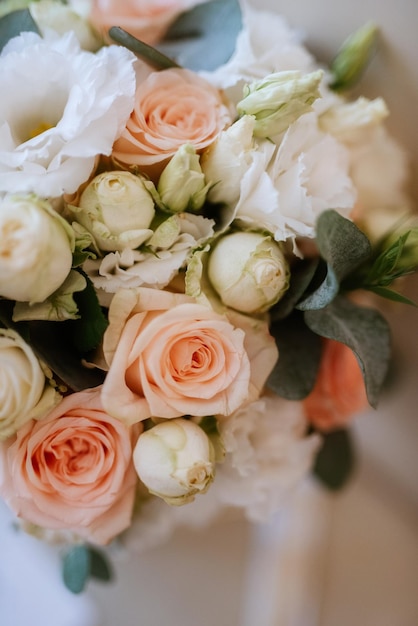 Elegante buquê de casamento de flores naturais frescas