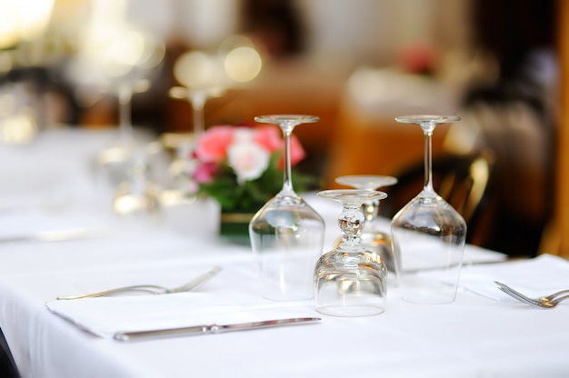 Elegante cafetería al aire libre