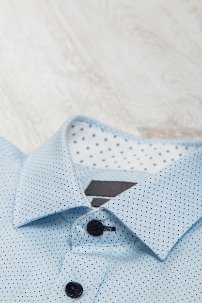 Elegante camisa azul