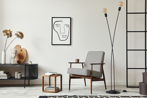 Foto elegante composición escandinava de sala de estar con sillón de diseño, marco de póster simulado negro, inodoro, taburete de madera, planta, decoración, pared tipo loft y accesorios personales en la decoración del hogar moderno.