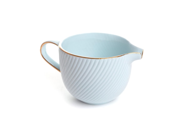 Elegante crema para café de porcelana azul con borde dorado y asa