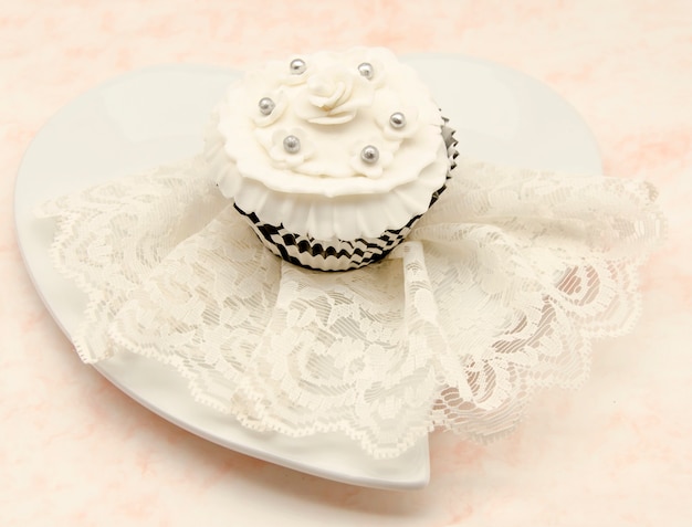 Elegante Cupcakes mit Vintage Dekoration