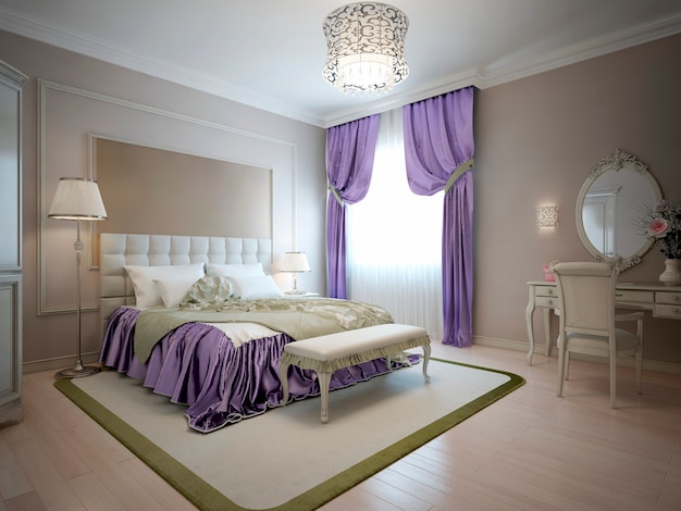 Elegante dormitorio de estilo clásico en colores beige con decoraciones moradas y olivas.