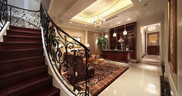 Elegante große Treppe in einem Luxushäuschen