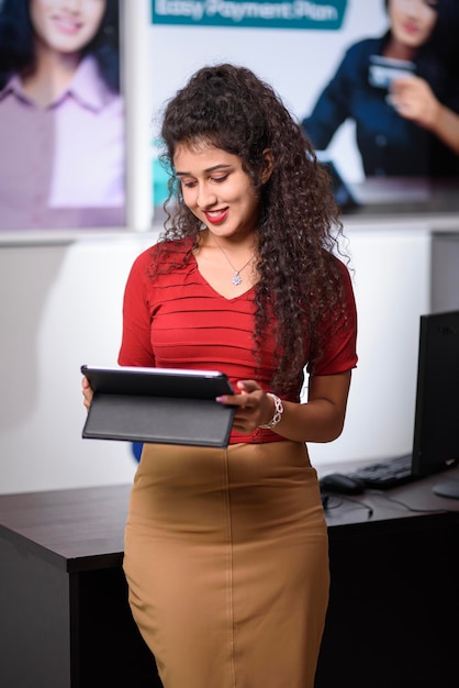 Elegante Office Girl