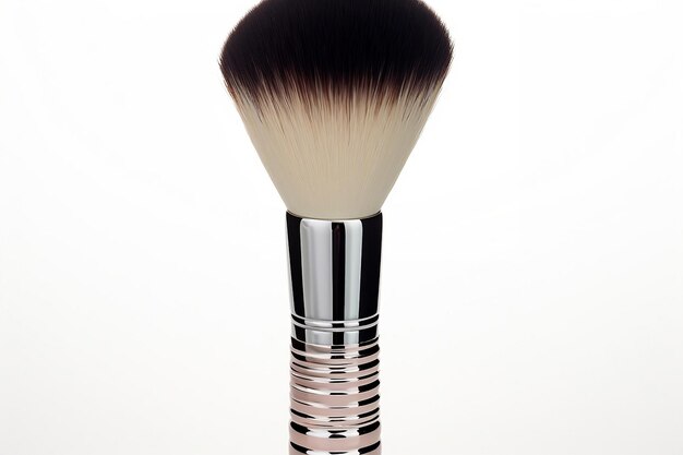 Eleganter Make-up-Pinsel in dunklem Silber, Soft-Fokus-Technik