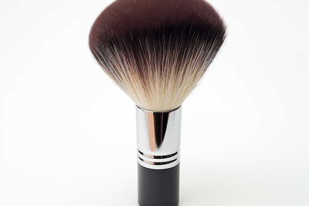 Eleganter Make-up-Pinsel in dunklem Silber, Soft-Fokus-Technik
