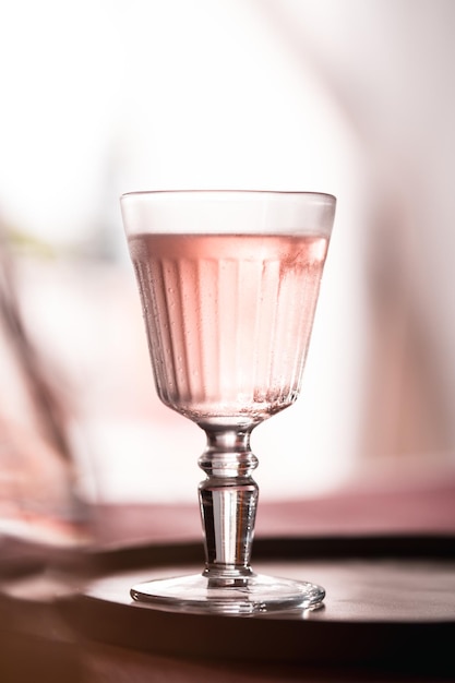 Eleganter rosa Cocktail